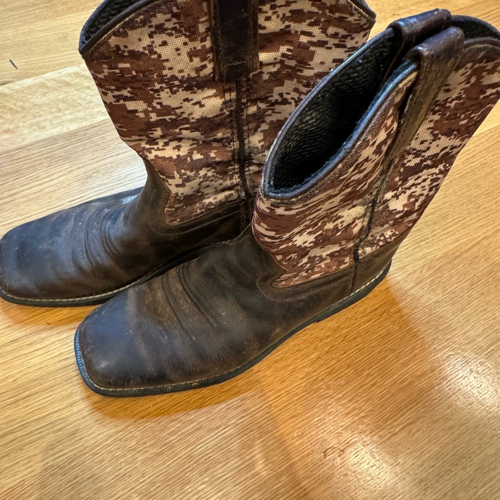 OLD WEST brand Brown and  Camouflage Boots Size 5.0D